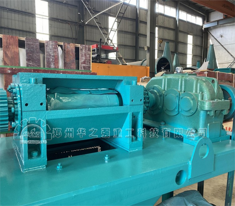 對輥擠壓造粒機.jpg